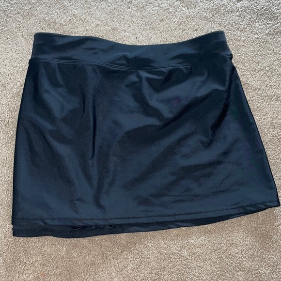 Basic Editions Other - Basic Editions black swim skirt size 10